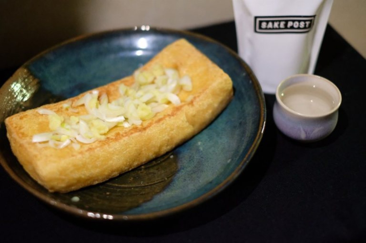 What do you do with your sake snacks? #SAKEPOST no otomo (Niigata specialities ver)