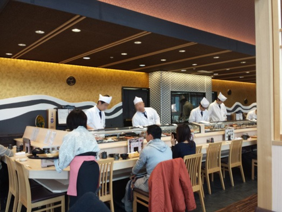 Enjoy fresh sushi from Sado Island, Benkei Aeon Niigata Aoyama Branch.