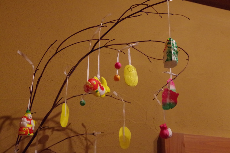 Echigo-Tsumari 'cocoon ball decorations'. Enjoy these colourful good-luck ornaments!