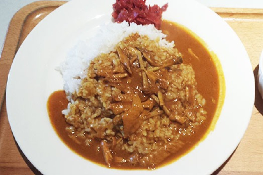 Authentic dry! Chicken curry by Prime, in front of Niigata City Hall!