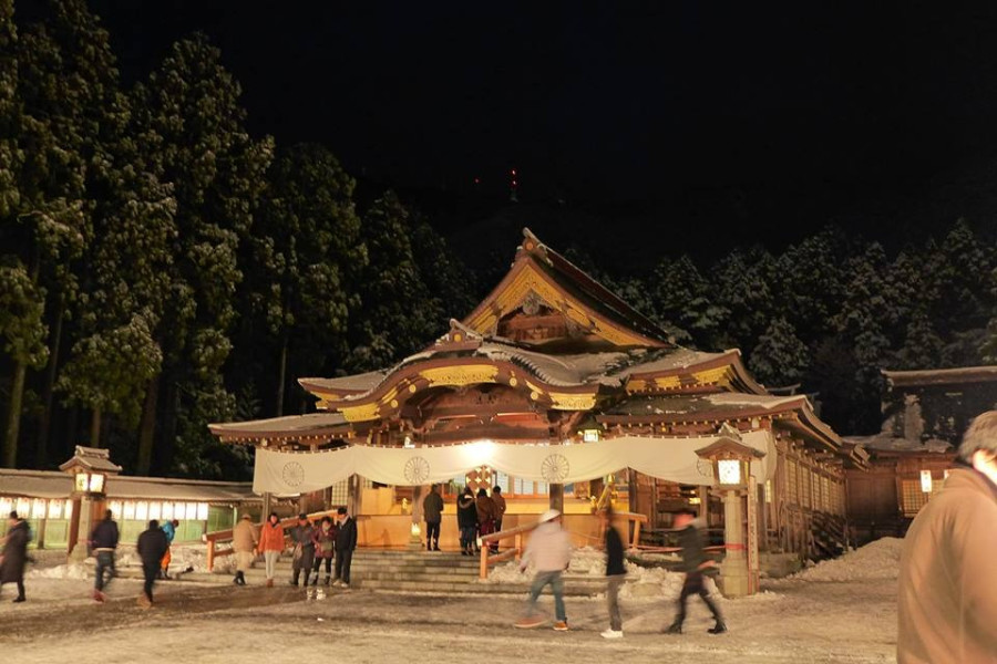 New Year 2015! Hatsumode (New Year's visit) is still to be made to Yahiko Shrine!