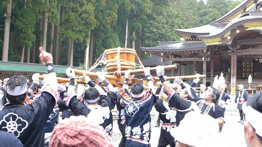 I went to the Yahiko and Yuukake Festival, a springtime tradition.