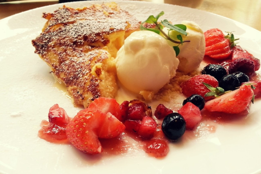 Café time at Niigata Bandai CAFÉ place ESOLA [Cafe Place ESOLA], where you can enjoy the hottest French toast!