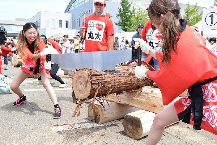 Aim! Mishima Dream!" The pride of Mishima in the 27th year of the 'All Japan Log Cutting Championships'.