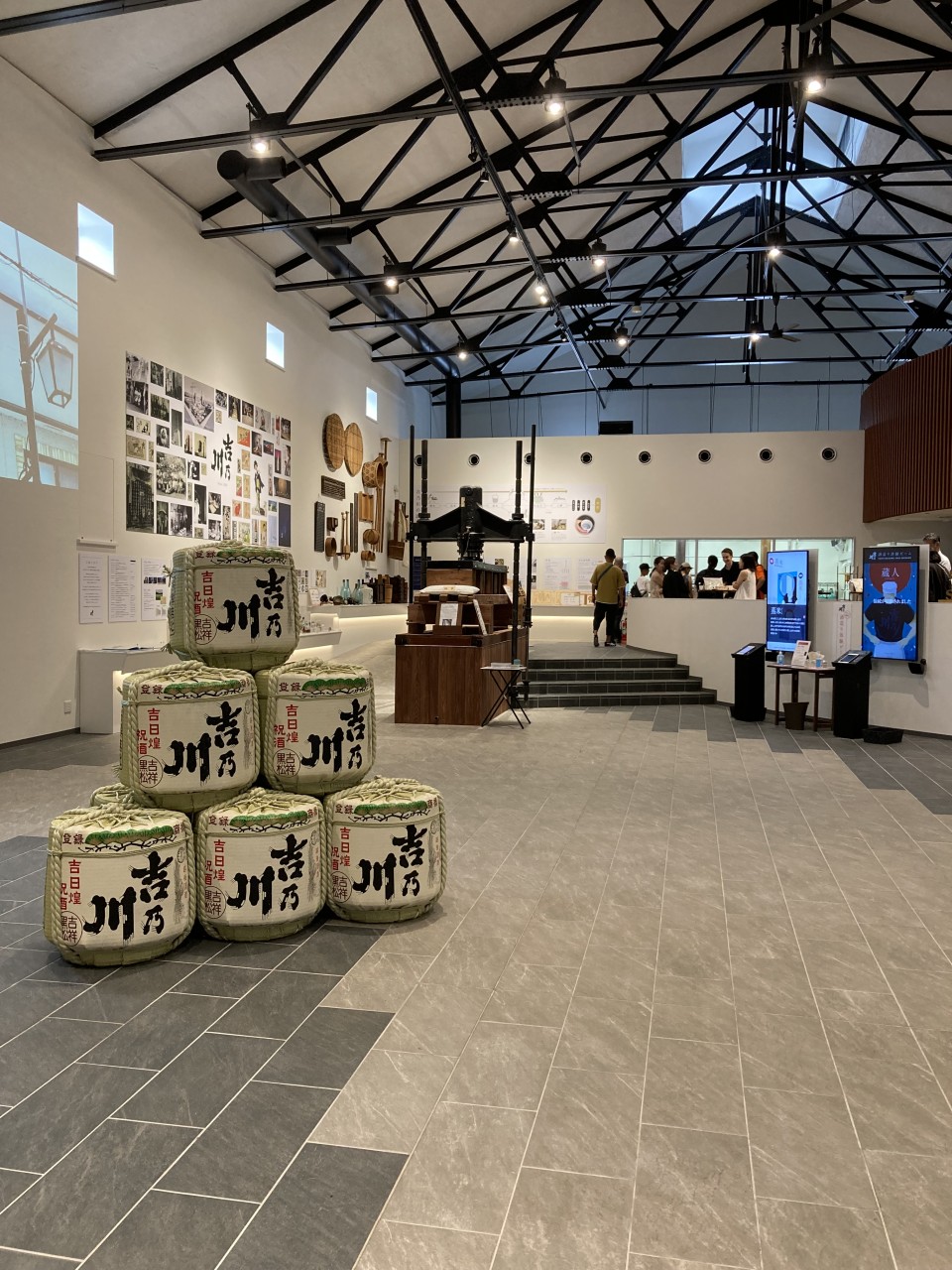 Go to Niigata to enjoy sake at Yoshinogawa, a long-established sake brewery in the brewing town of Setagaya, the oldest sake brewery in Niigata.