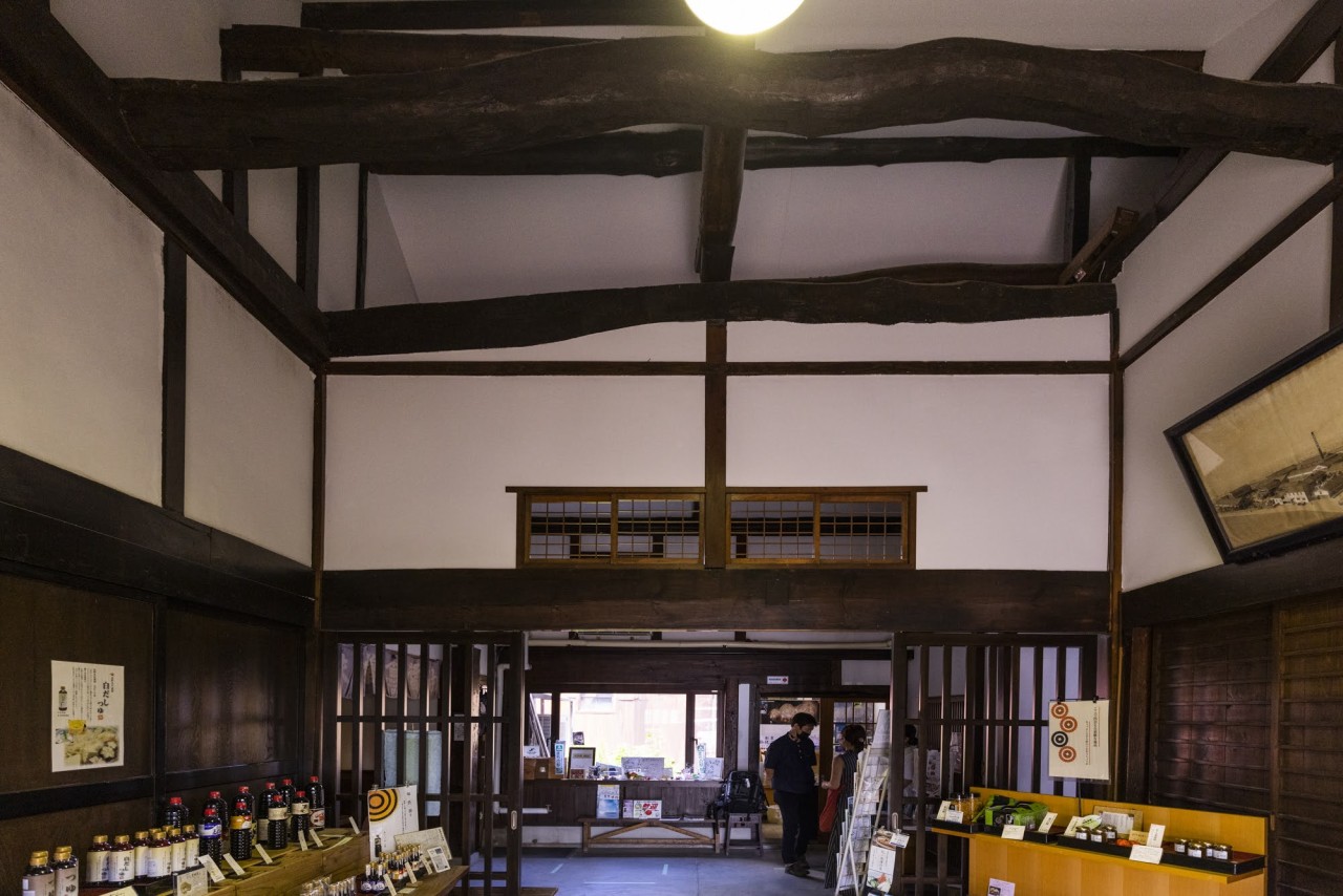 Journey into Japan's fermentation culture 'to Setagaya, the town of brewing' Hoshino Honten, a long-established miso and soy sauce shop.