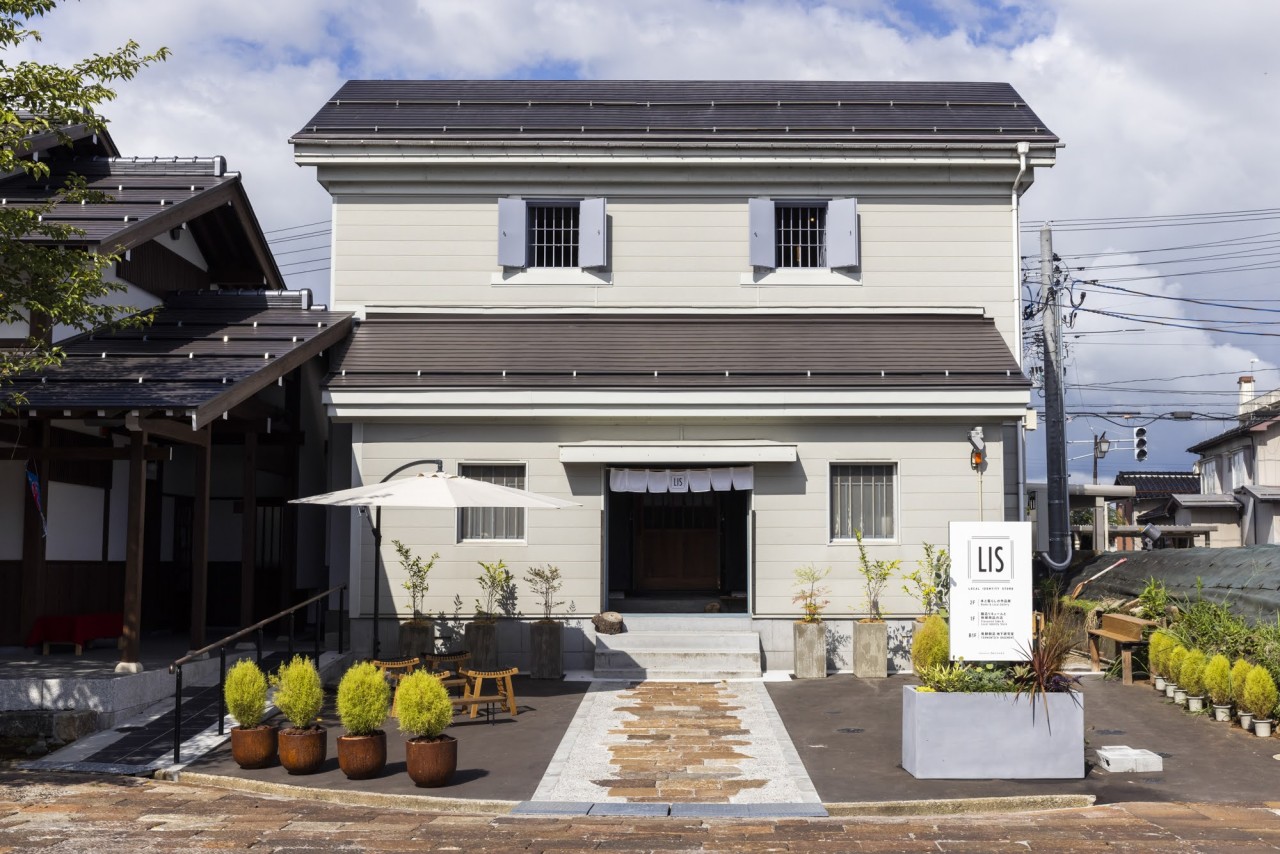 Journey into Japan's fermentation culture 'to Setagaya, the town of brewing' Hoshino Honten, a long-established miso and soy sauce shop.