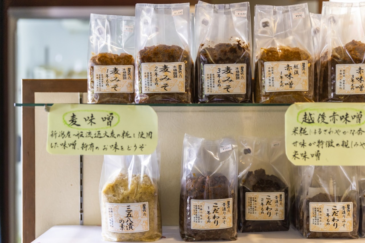 Sup miso, budaya makanan Jepang Temukan miso tradisional dengan cita rasa yang istimewa dan pergilah ke Miso Hoshiroku di Setagaya, kota pembuatan miso.