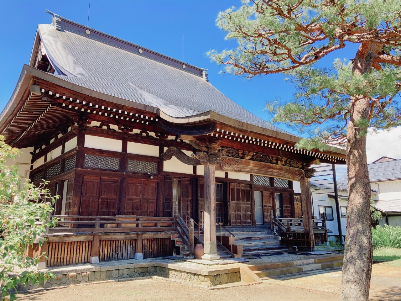 Tour of sites associated with Tsugunosuke Kawai, known in Japanese history as the 'Last Samurai', to Koufukuji Temple in Nagaoka City, Niigata Prefecture.