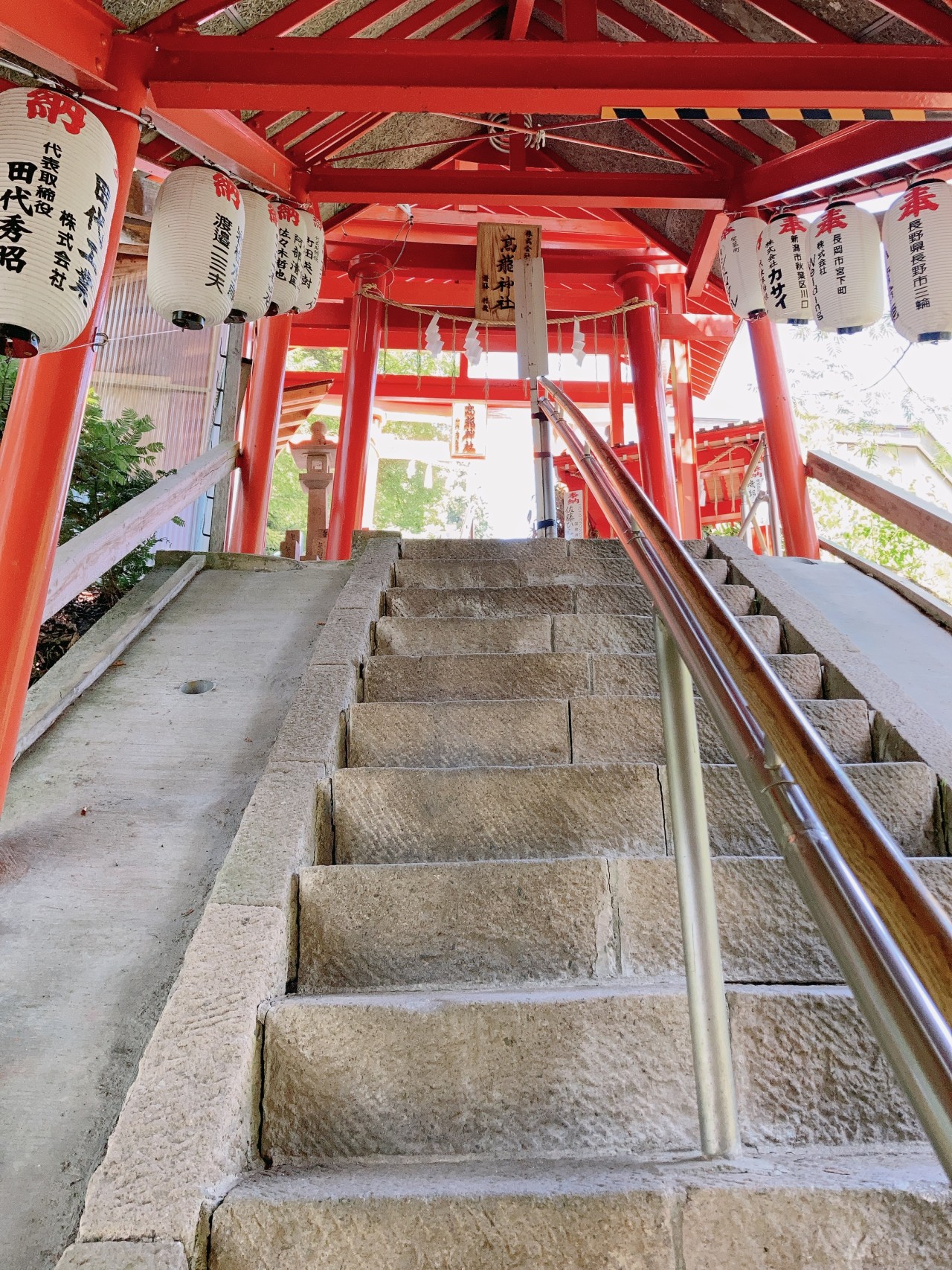 Koryu Shrine is popular for its commercial prosperity in the Yomogihira Onsen area of Nagaoka City, Niigata Prefecture.