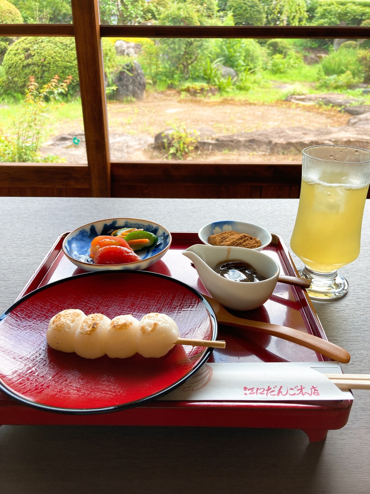 Visite Setagaya, la popular ciudad cervecera de Niigata, para degustar el popular dango de confitería japonesa Eguchi Dango Setagaya, una confitería de larga tradición fundada en 1902.