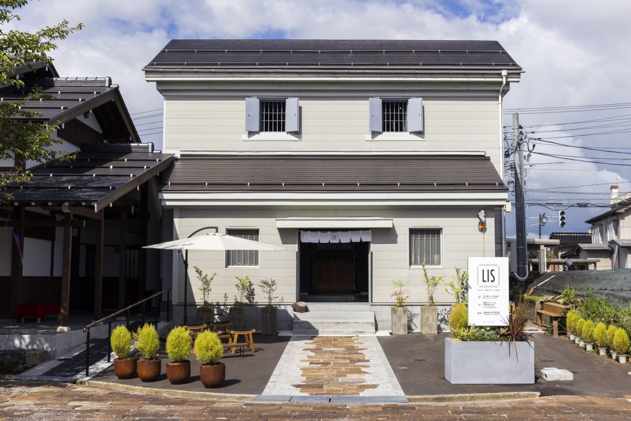 Town walk in Setagaya, the town of brewing in Niigata Prefecture Enjoy Japanese fermentation culture and Japanese food at the Setagaya 6th Street Fermentation Museum and Rice Storehouse.