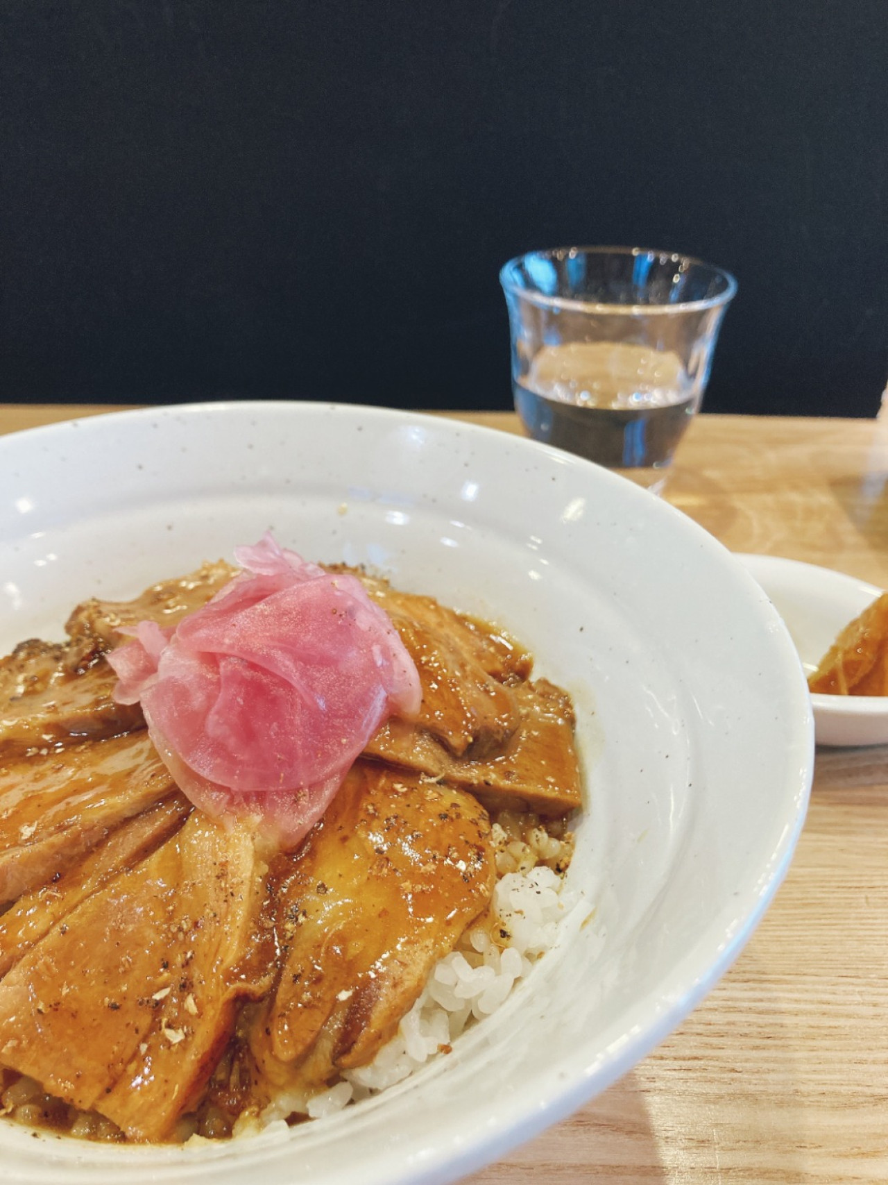 goen, un restaurant français décontracté utilisant des ingrédients fournis par Setaya à Setaya, une ville de brassage située à Nagaoka, dans la préfecture de Niigata.