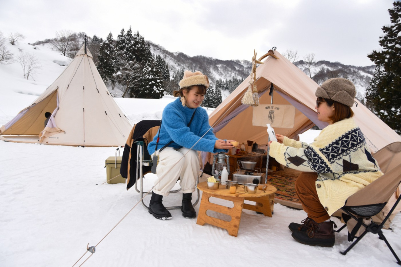 OUTDOOR×日本酒　ペコちゃんが指南　「どこで、飲む？」