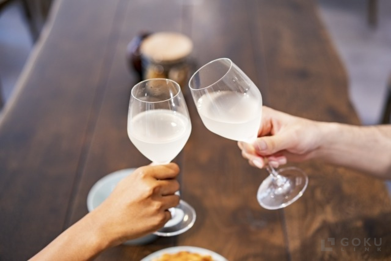 What is sparkling sake? A must for sake beginners! Recommended sake that is sweet & refreshing and easy to drink!